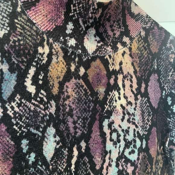 Snake print turtleneck sweater - Picture 10 of 10